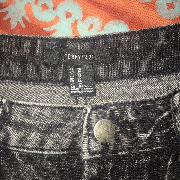 Shorts - Picture 3 of 4